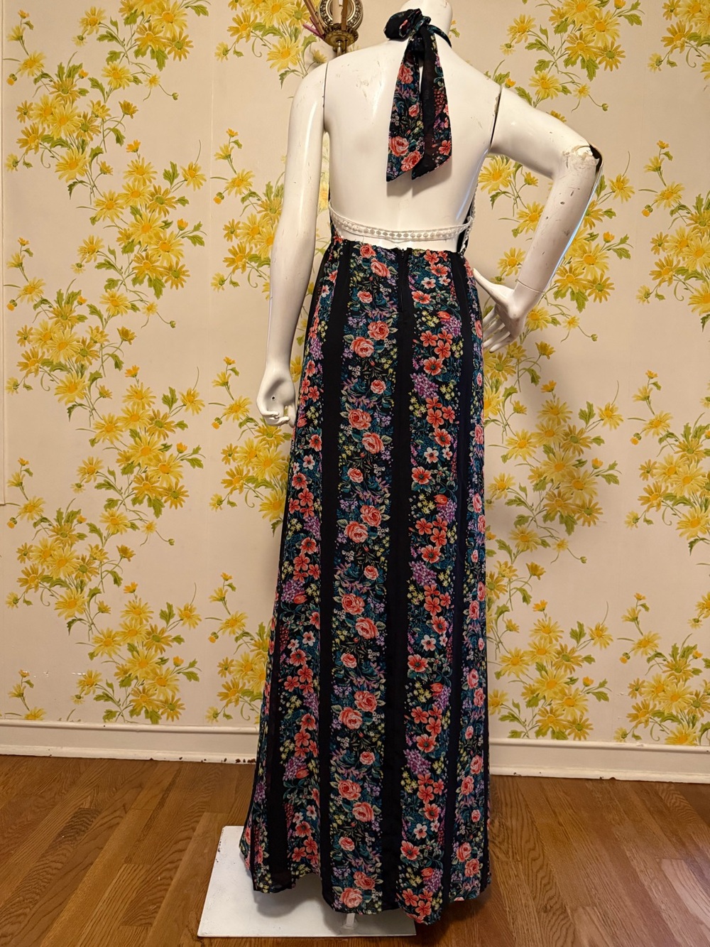 backless floral maxi dress with halter neck size M - Picture 10 of 17